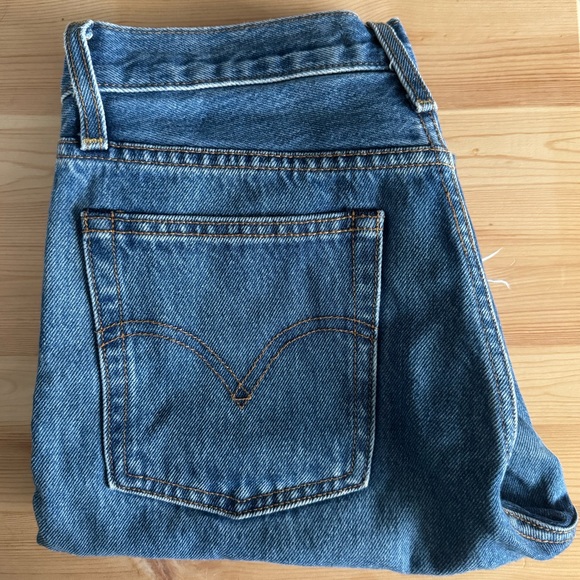 Levi’s Wedgie Straight Jean - Picture 3 of 9